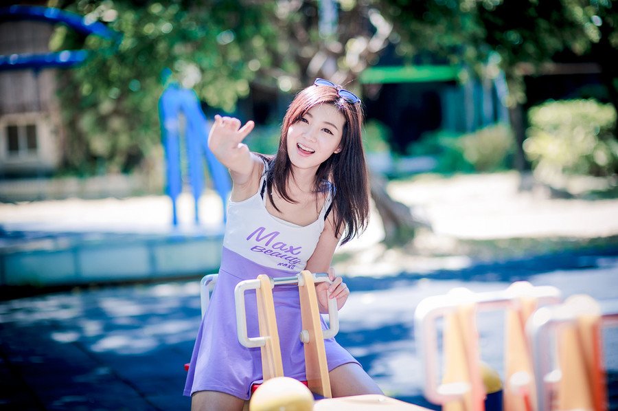 孩子真情流露的时候，好似总是背着你们，你们向我显明最深的爱的时候，也好似恰巧在文章里偷偷的写出来，什么时候我才肯明明白白的将这份真诚在我们有限的生命里向你们交代得清清楚楚呢